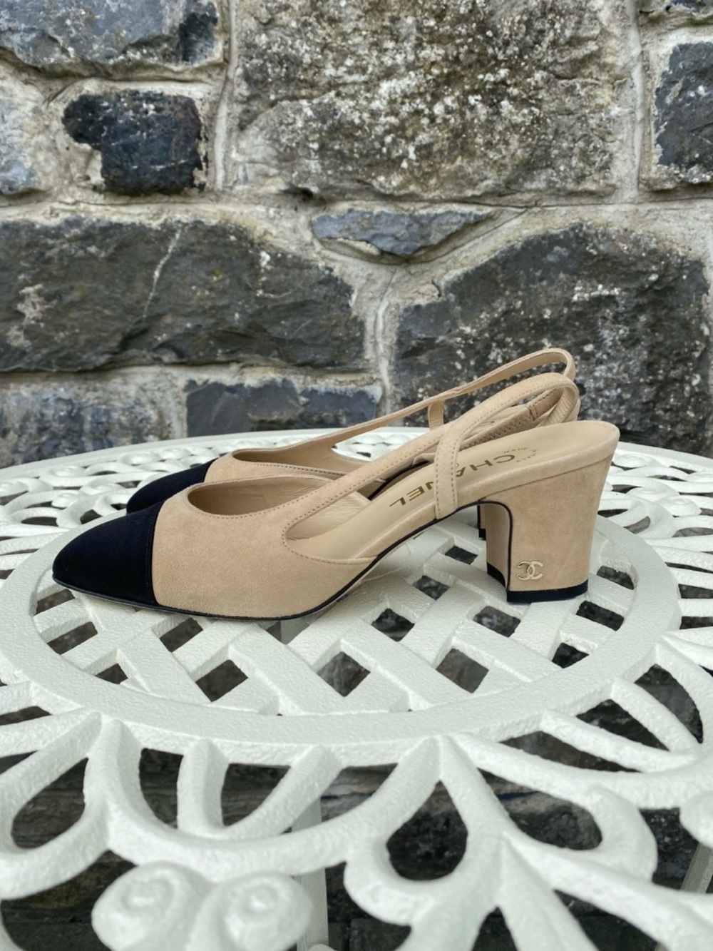 CHANEL Beige and Black Two-Tone Slingback Shoes Size: IT 37 - Picture 3 of 9